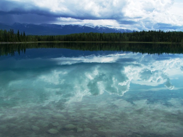 Boya Lake Provincial Park